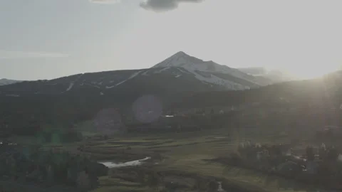 Mountain Pan Right Wide Angle Big Sky Stockbeeldmateriaal 248725768