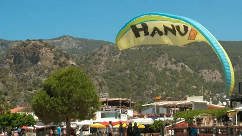 Mountain paragliding at summer weekend. Vídeo Stock 239381772