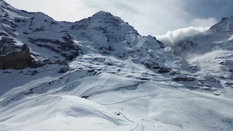 Mountain Peak covered in Snow, vertical boom shoot Stockbeeldmateriaal 311729032