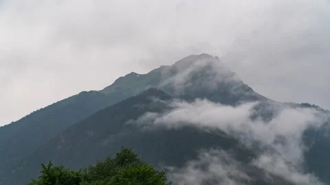 Mountain peaks against the background of fast-moving clouds. Stockbeeldmateriaal 158213958