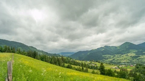 Mountain peaks and cloudy sky. Timelapse. Video stock 77552226