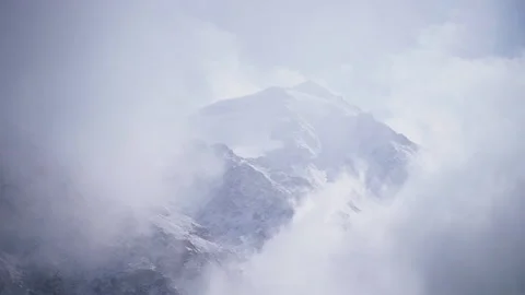 Mountain peaks in the clouds. Looped 스톡 동영상 163258309