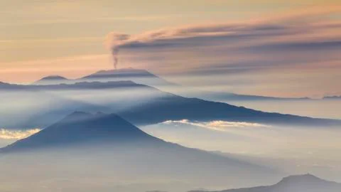 Mountain range and Active Volcano at dawn, East Java, Indonesia Foto stock
