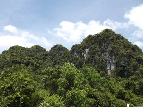Mountain Range On Cat Ba Island, Northern Vietnam Stock-Fotos