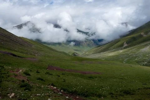 Mountain range in the clouds. Stockfoto's