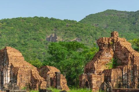 Mountain range with a large building in the middle Stock Photos