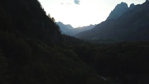 Mountain range silhouette Stock-Footage 129371180