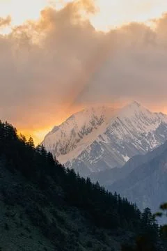 Mountain range at sunset Himalayas Foto stock