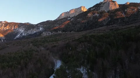 A mountain range with trees and mountains in the background Video stock 328615518