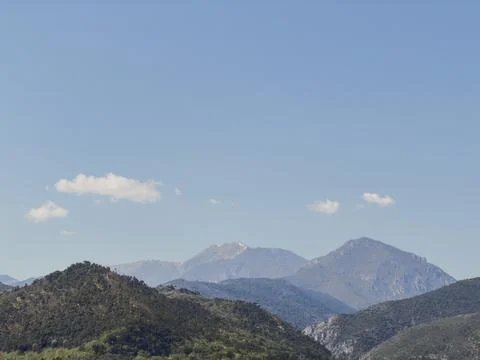 Mountain range under clear blue sky Фото
