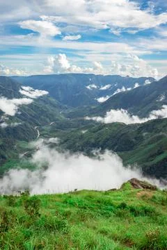 Mountain range valley filled with low clouds with dramatic sky at morning Stock-Fotos