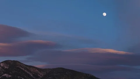 Mountain ranges at dawn during winter 動画素材 91984361