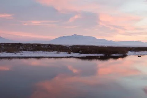 Mountain Reflected in Lake Surface Stock-Fotos