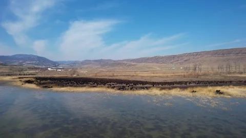 Mountain reflections in the lake Vídeos de archivo 246907369
