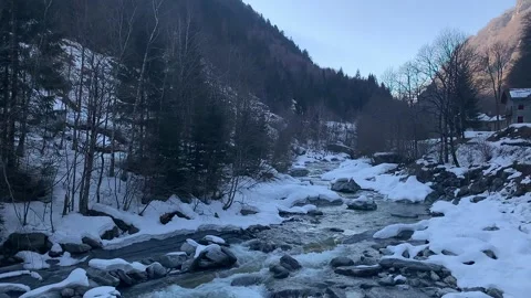 Mountain river 120fps Vidéo 149474374