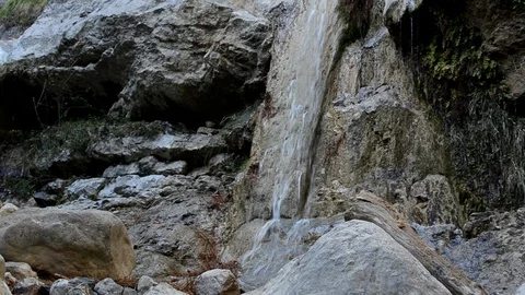 Mountain river falls on the stones. Big rock. Wild flow. 库存影片 97712508