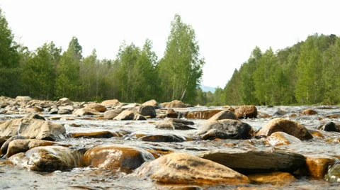 Mountain river Stockbeeldmateriaal 39194177