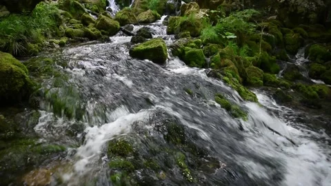 Mountain river Stockbeeldmateriaal 136462630