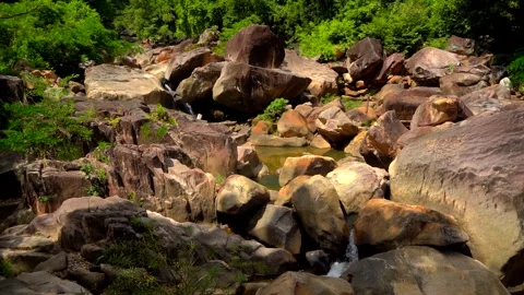 Mountain river. Video stock 325586958