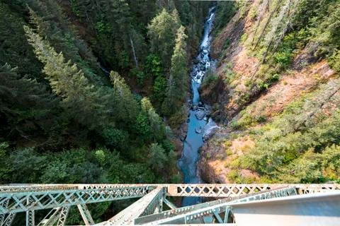 A Mountain River From A High Bridge Foto stock