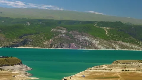 Mountain river meandering through green mountains Stock-Footage 282192021