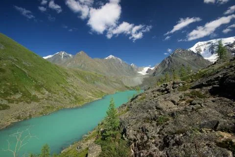 The mountain river in the mountains. Current through the gorge the river. S.. Stock-Fotos