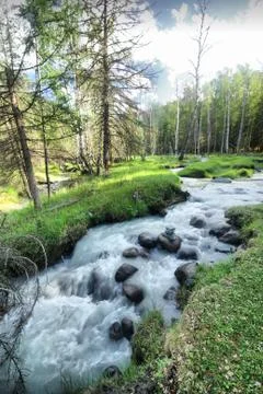 The mountain river in the mountains. Current through the gorge the river. S.. Foto stock