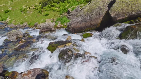 Mountain river in the mountains. Видео 292869390