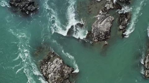 Mountain river with rapids, rocks and foam, powerful flow of turquoise water Vídeos de archivo 194498781