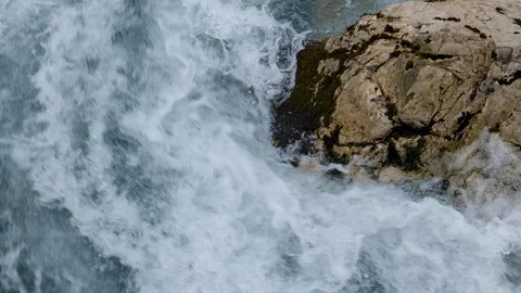 Mountain river. strong flow clean water blue. Slow motion. spray  water. Vidéo 108649844