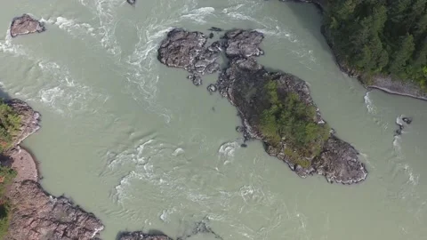 The mountain river view from high. Mountain landscapes. 库存影片 139577966