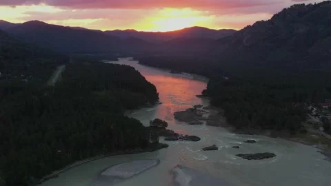 The mountain river view from high. Mountain landscapes. Pink sunset Vidéo 141600353