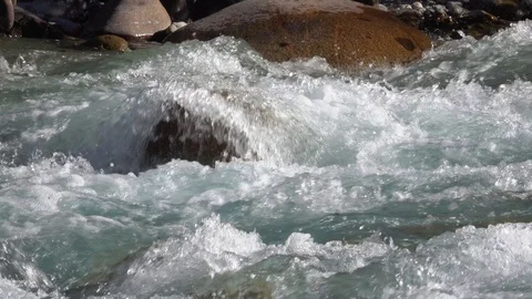 Mountain river washes large mountain stones 스톡 동영상 116559189