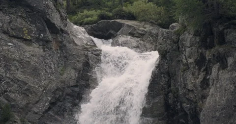 Mountain River Waterfall Vidéo 256992641