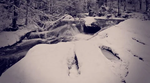 Mountain river in winter, aerial view Vidéo 40892525