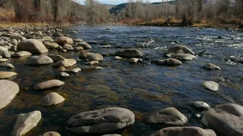 Mountain River in Winter Video stock 22070645