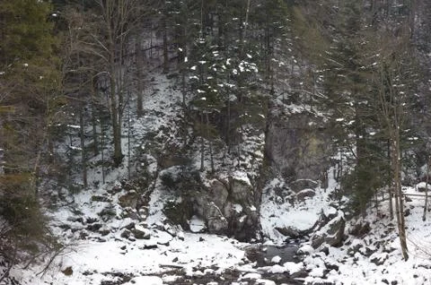 Mountain river in the winter Stockfoto's