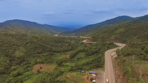 Mountain road Stock-Footage 76685371
