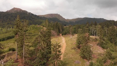 Mountain road Stockbeeldmateriaal 97917721