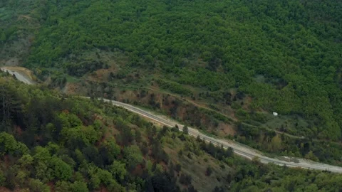 Mountain road in the mountains Vídeos de archivo 193986111