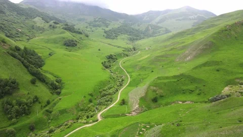Mountain road in the valley. Video stock 170855085