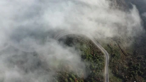 Mountain roads smog slow move Video stock 130861652