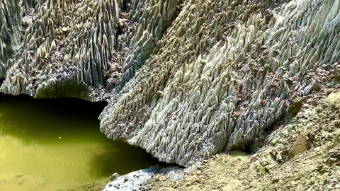 A mountain of salt crystals. Under the mountain there is a small salt lake Stock Footage 250186970