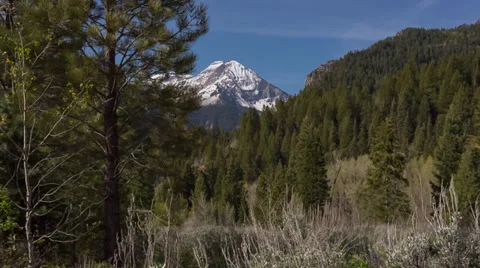 Mountain scene with moving dolly forward Video stock 39302272