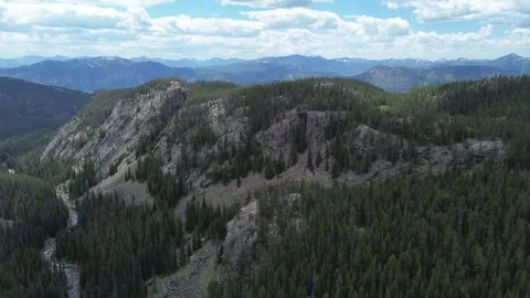 Mountain Scenery Along The Beartooth Highway In Wyoming Video stock 319339929