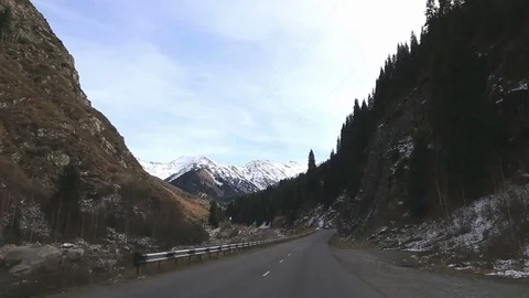 Mountain serpentine car view 動画素材 71771747