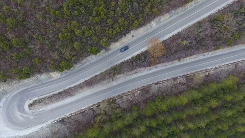 Mountain serpentine road through the forest Vídeo Stock 72651263