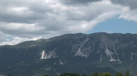 Mountain in Slovenia with dark clouds Stock-Footage 844561