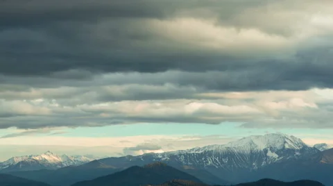 Mountain with stormy clouds 스톡 동영상 43312319
