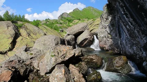 Mountain stream among the stones Stock-Footage 89517673
